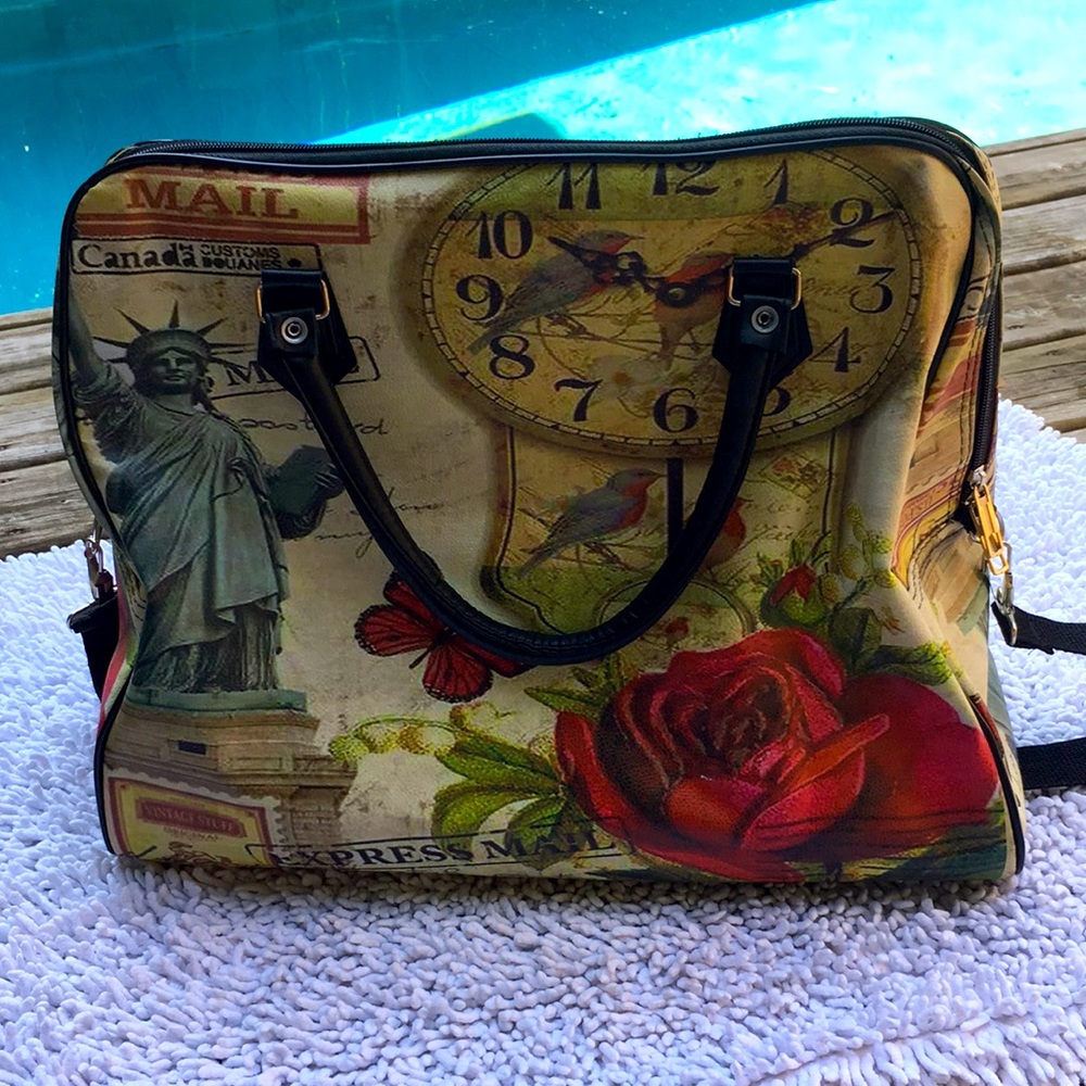 Weekend/Travel bag vegan leather scenes of New York adjustable shoulder strap
